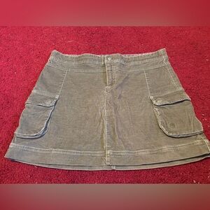 ATHLETA SZ 10 OLIVE GREEN THIN WALE CORDUROY CARGO MINI SKIRT GUC